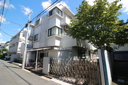 ＦＩＲＳＴ　ＨＯＵＳＥ外観写真