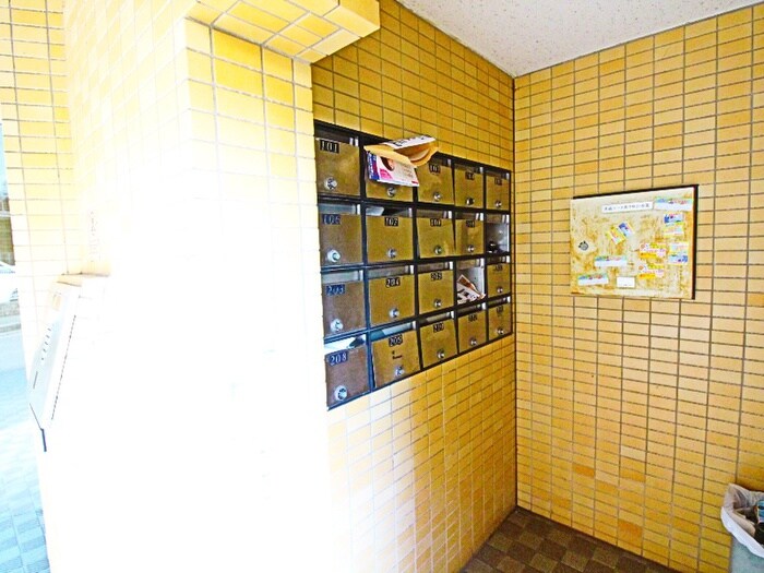 物件外観写真4　(エントランス部分)