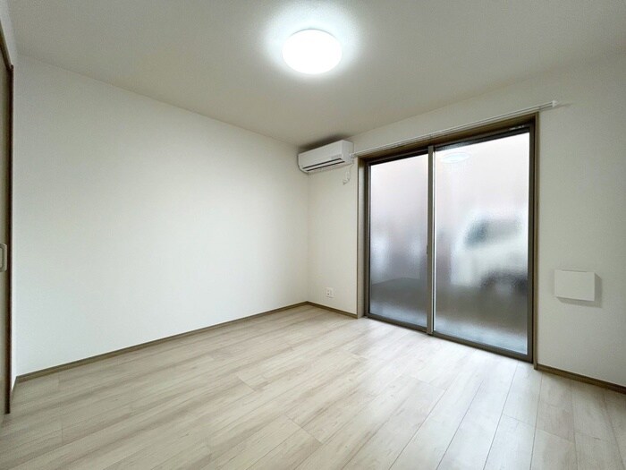 物件内観写真8　(室内からの展望)