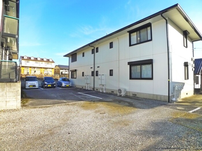 物件外観写真5　(駐車場)