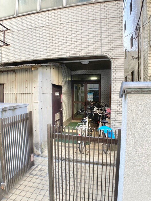 物件外観写真2　(駐輪場)