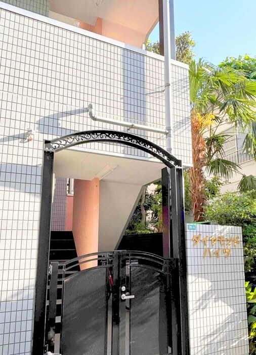 物件外観写真3　(エントランス部分)