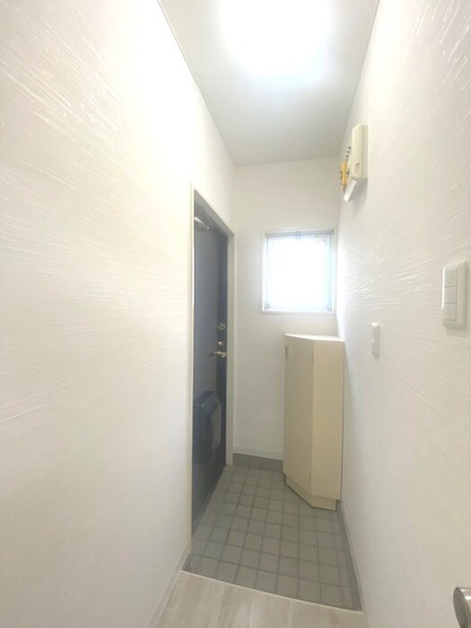 物件内観写真13　(玄関)