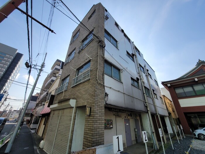 物件外観写真6　(エントランス部分)