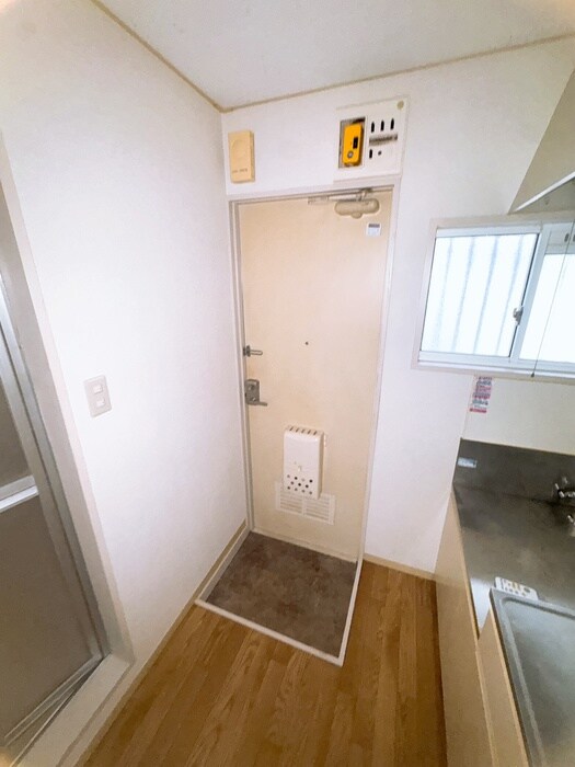 物件内観写真7　(玄関)