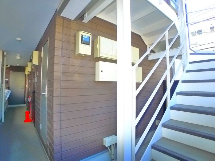 物件外観写真4　(エントランス部分)