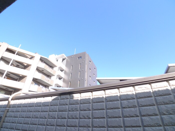 物件内観写真16　(室内からの展望)