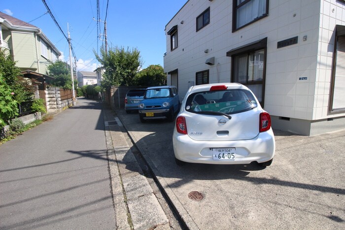 物件外観写真4　(駐車場)