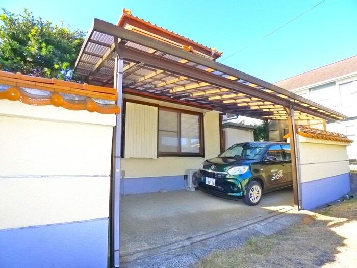 物件外観写真3　(駐車場)