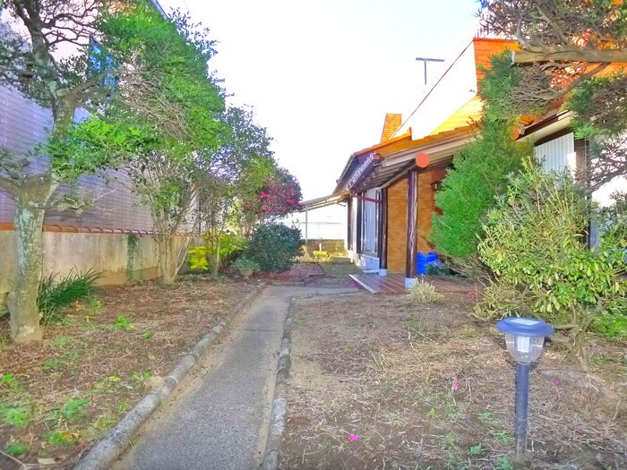 物件外観写真6　(エントランス部分)