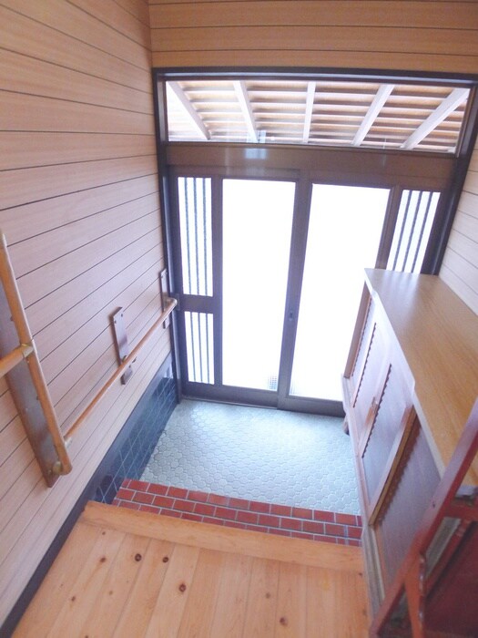 物件内観写真16　(玄関)