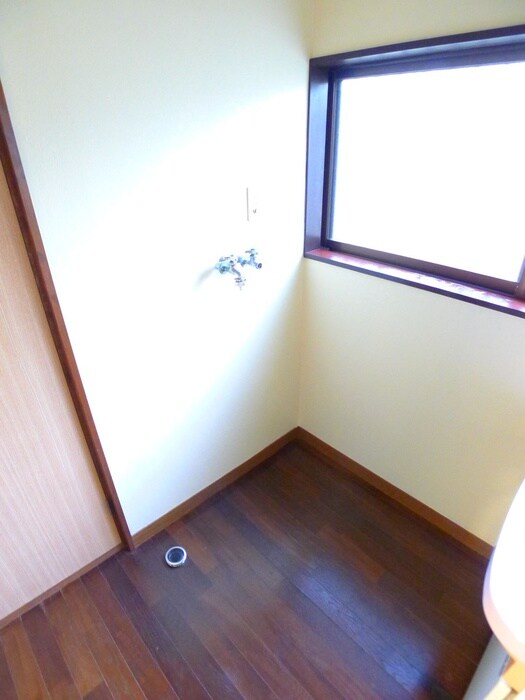 物件内観写真18　(洗濯機置場)