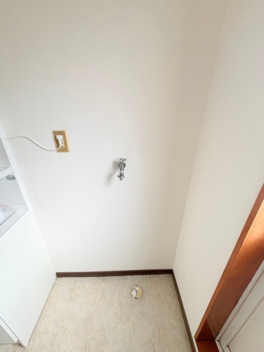 物件内観写真14　(洗濯機置場)