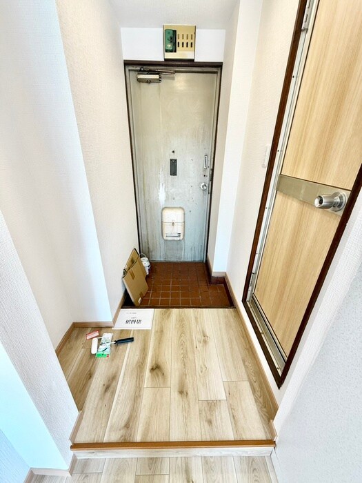 物件内観写真12　(玄関)
