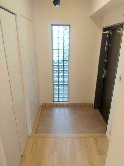 物件内観写真9　(玄関)