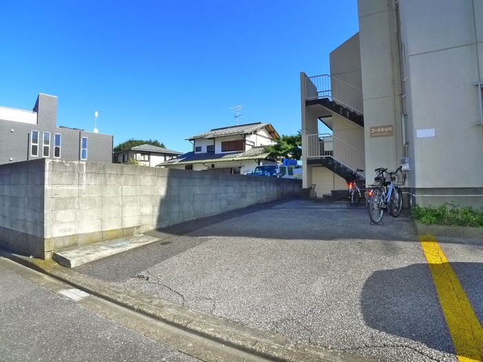 物件外観写真5　(エントランス部分)