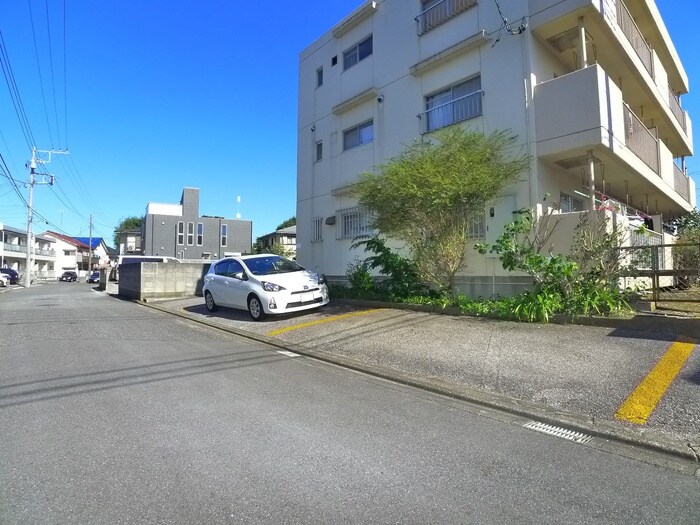 物件外観写真6　(駐車場)