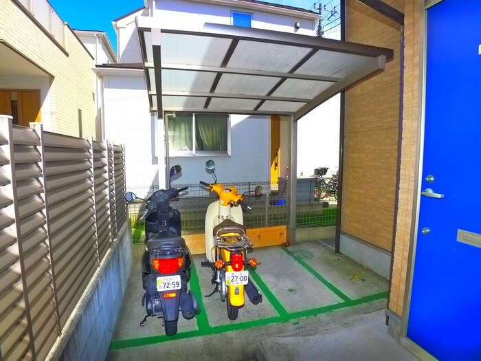 物件外観写真4　(駐輪場)