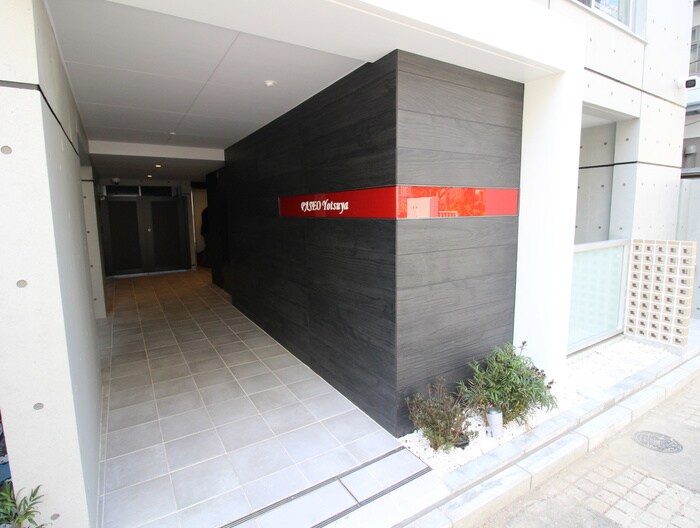 物件外観写真2　(エントランス部分)