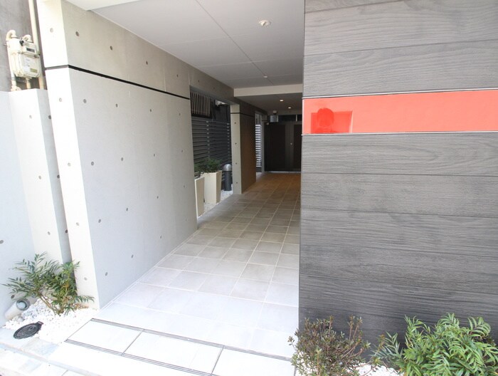 物件外観写真6　(エントランス部分)