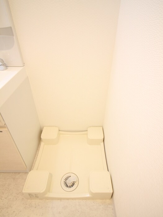 物件内観写真10　(洗濯機置場)