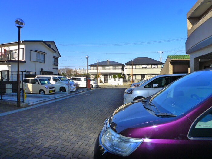 物件外観写真2　(駐車場)