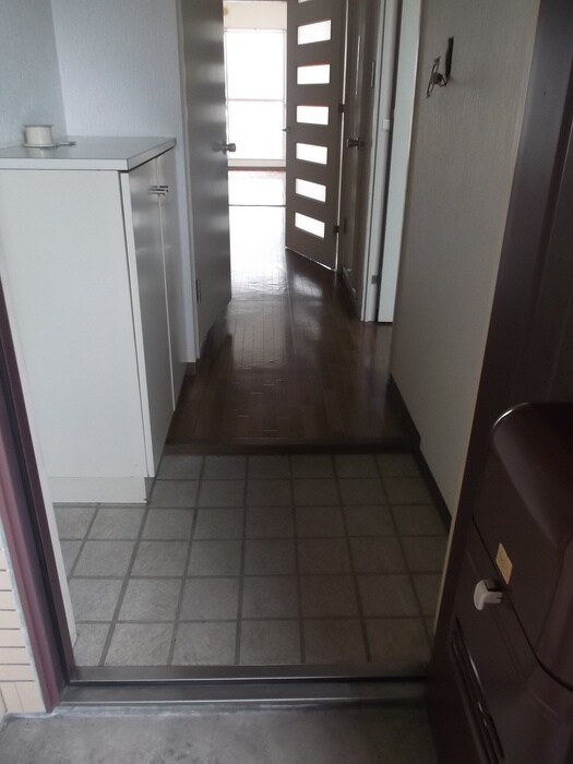 物件内観写真4　(玄関)