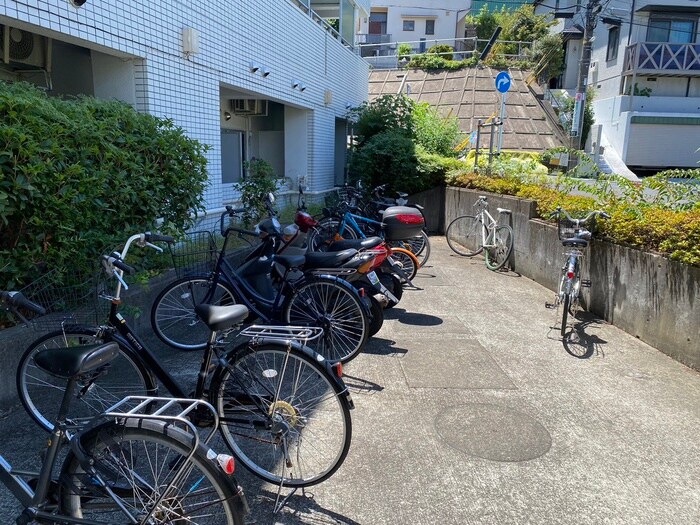 物件外観写真6　(駐輪場)