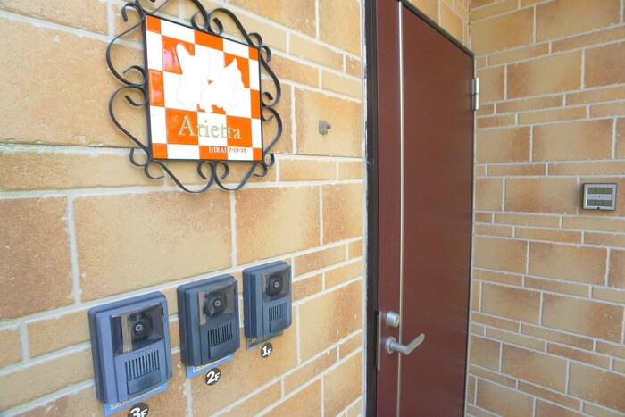 物件外観写真3　(エントランス部分)