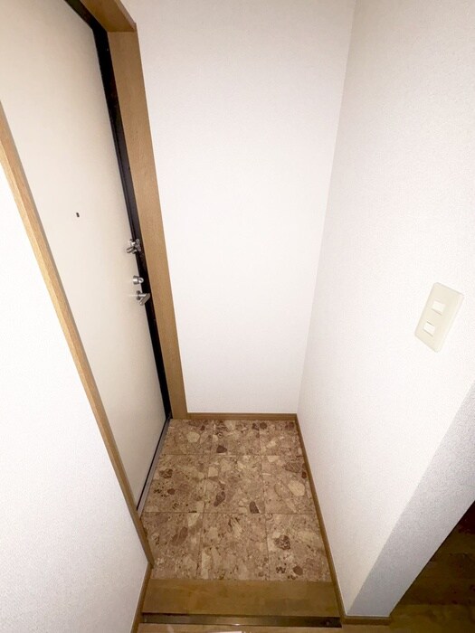 物件内観写真18　(玄関)