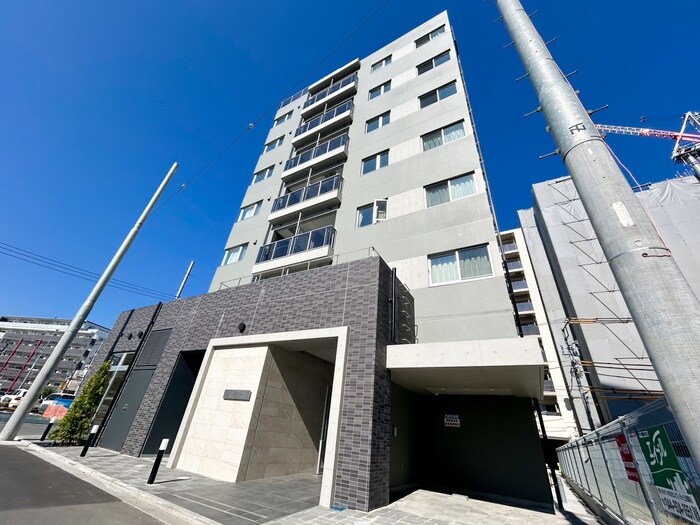 物件外観写真1　(エントランス部分)