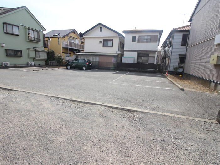 物件外観写真3　(駐車場)