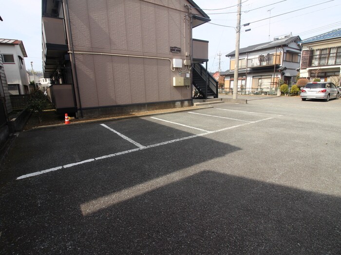 物件外観写真5　(駐車場)