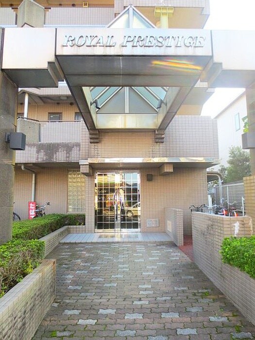 物件外観写真3　(エントランス部分)