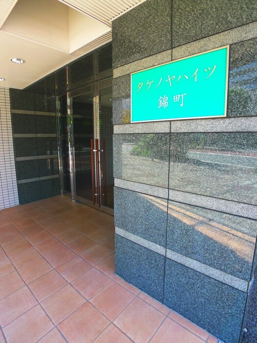 物件外観写真2　(エントランス部分)