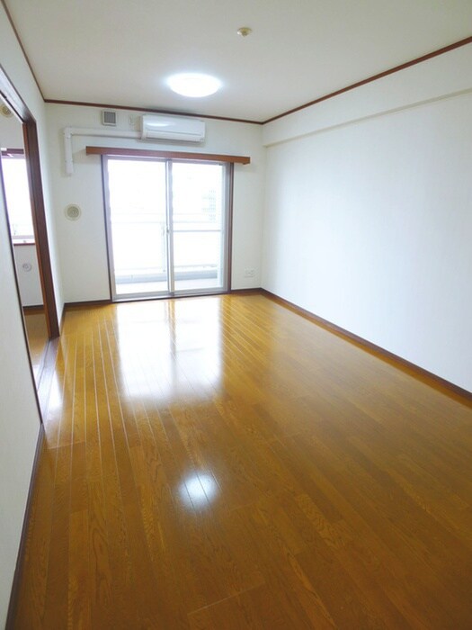 物件内観写真7　(室内からの展望)