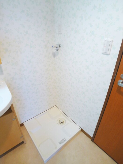 物件内観写真16　(洗濯機置場)