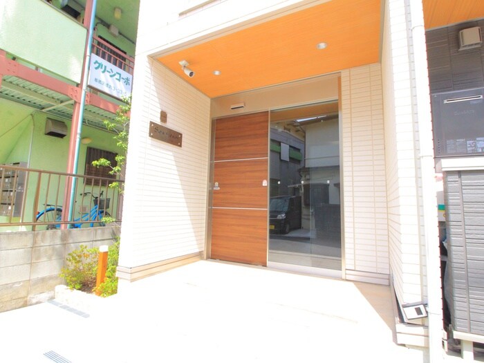 物件外観写真3　(エントランス部分)