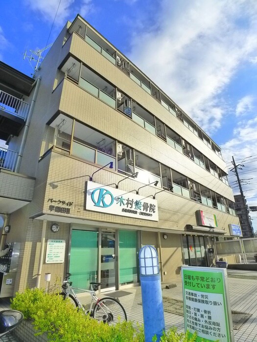 物件外観写真5　(エントランス部分)