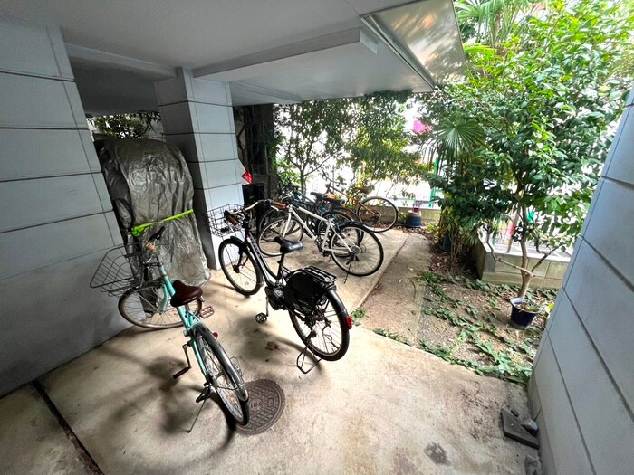 物件外観写真4　(駐輪場)