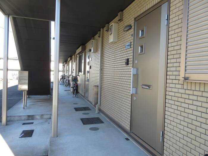 物件外観写真5　(エントランス部分)