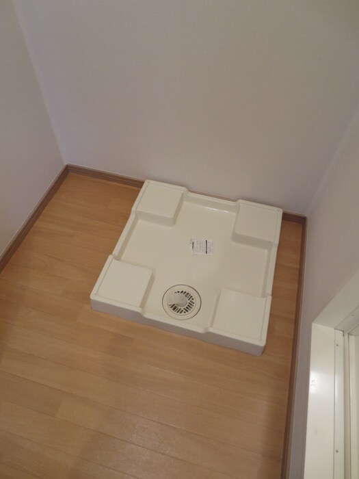 物件内観写真14　(洗濯機置場)