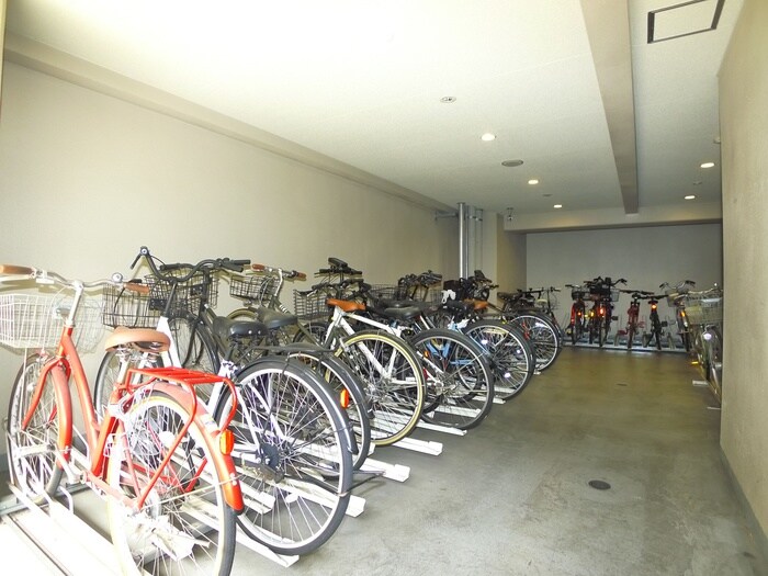 物件外観写真5　(駐輪場)