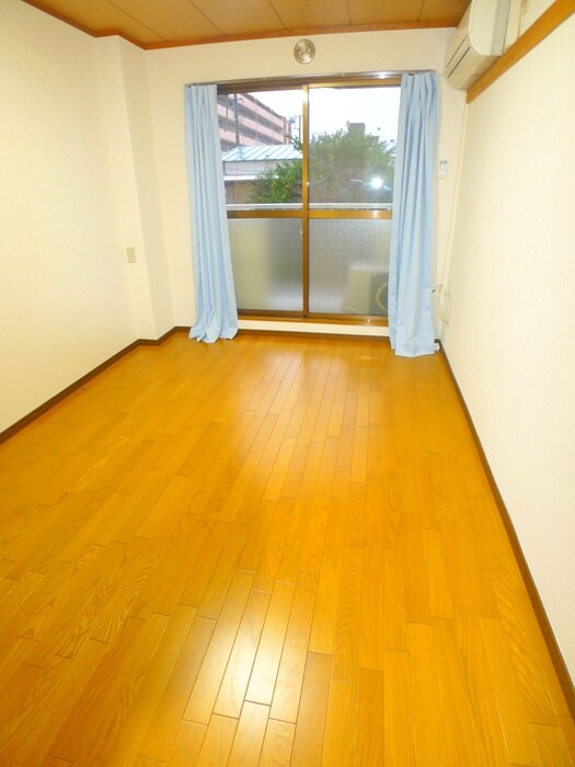 物件内観写真4　(居室)