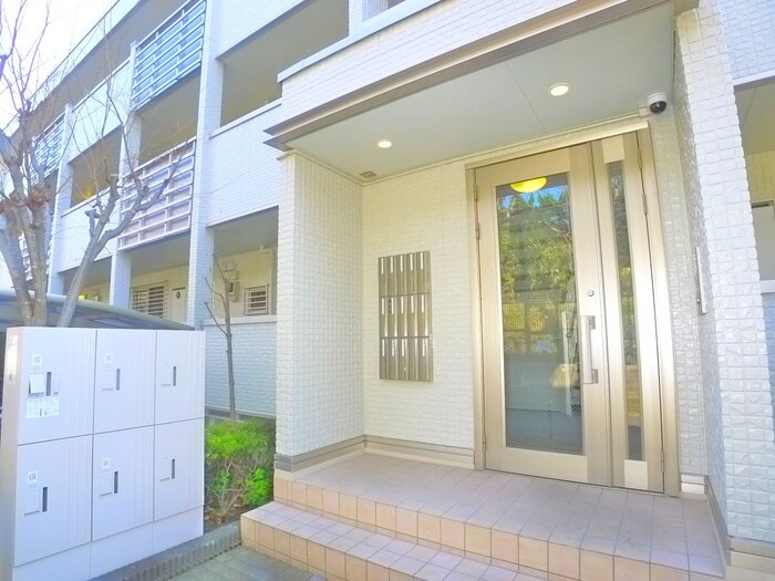 物件外観写真3　(エントランス部分)