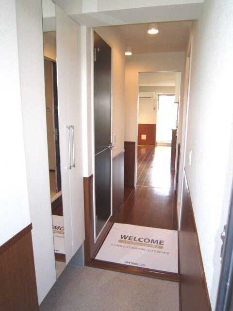 物件内観写真16　(玄関)