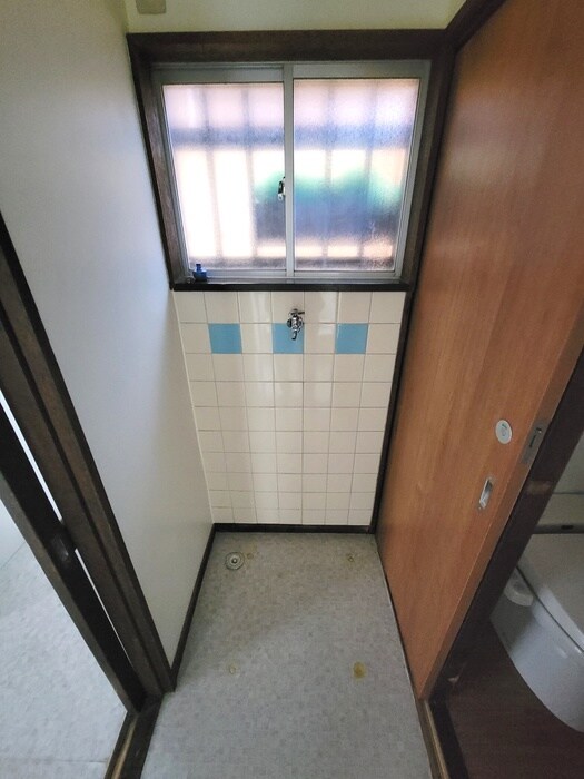 物件内観写真12　(洗濯機置場)