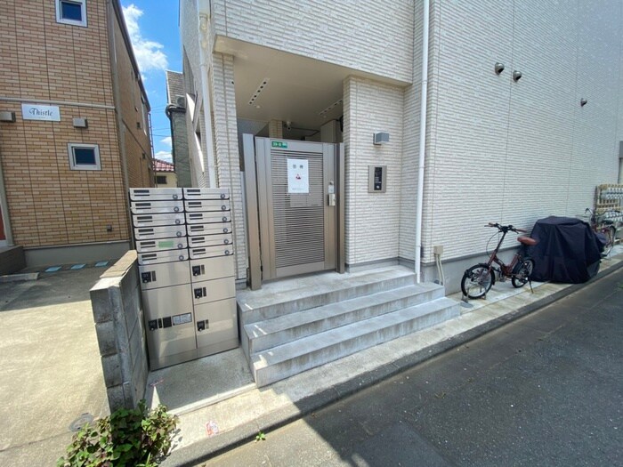 物件外観写真3　(エントランス部分)