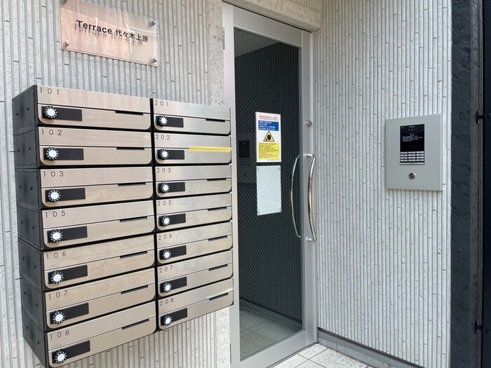 物件外観写真5　(エントランス部分)