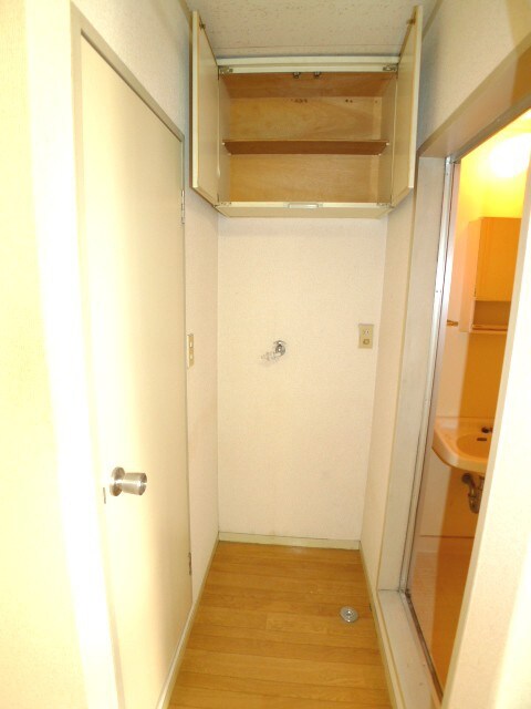 物件内観写真4　(洗濯機置場)